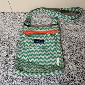 Kavu Keeper Crossbody Bag Teal Chevron Print